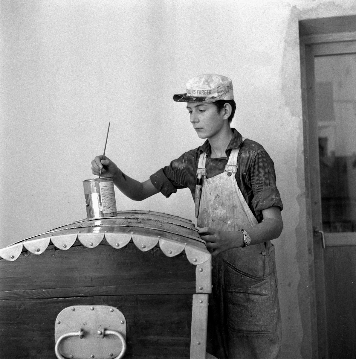 Örebro Kuriren, Verkstadskolegrabbar bygger kåk. 31 oktober 1958.