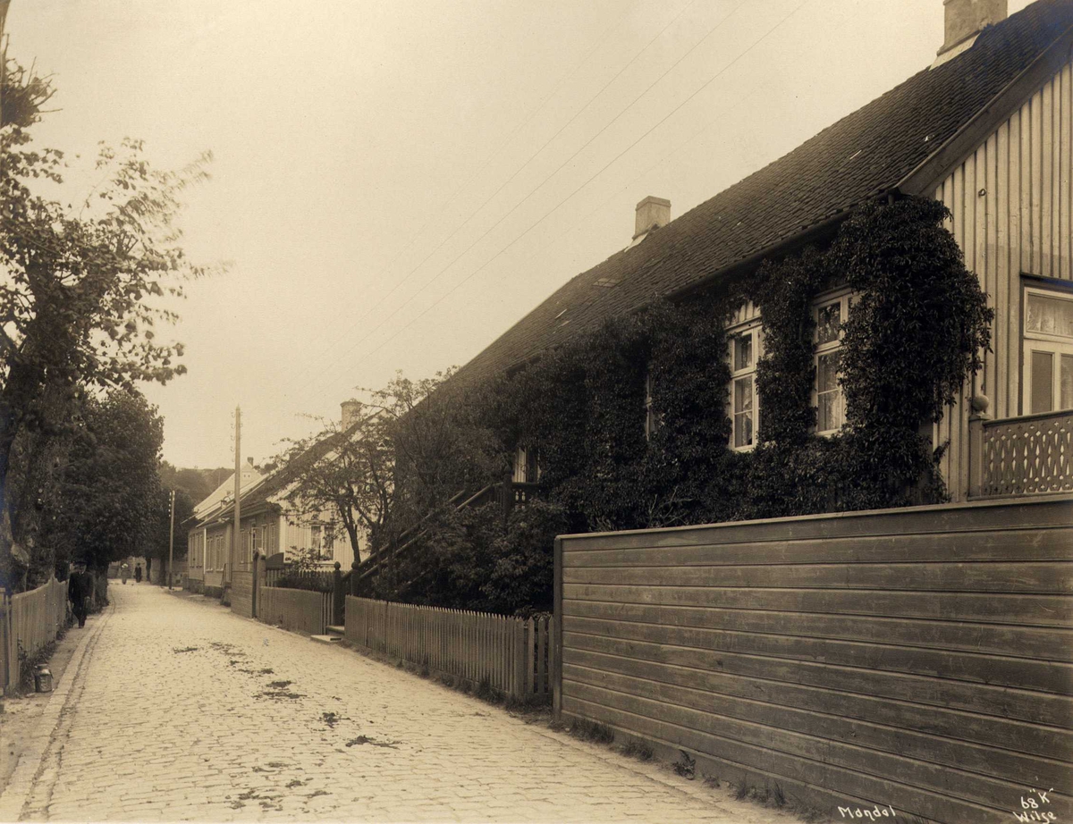 Anders Beer Wilse, Gateparti, Mandal, Vest-Agder. Fotografert 1912.