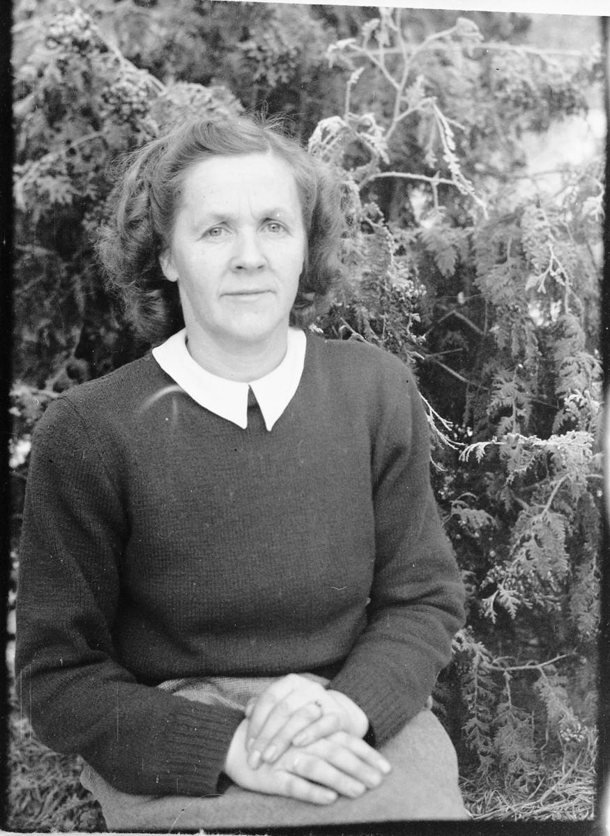 Håkon Prestkværn, Portrett, Martha Pettersen(f. Prestkværn).