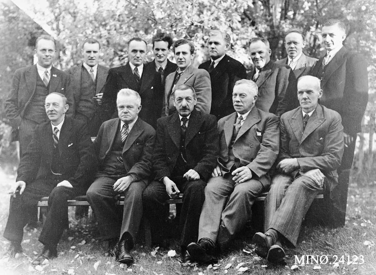 Tynset Foto, Gruppebilde, menn.