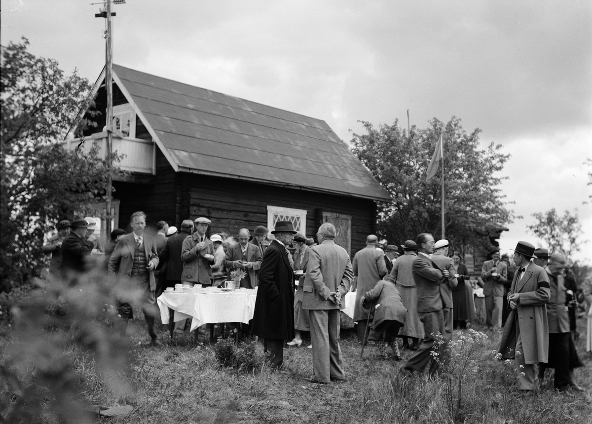Paul Sandberg, Medlemmar i Upplands fornminnesförening och Naturskyddsföreningen har kaffepaus i Billhamn, Älvkarleby