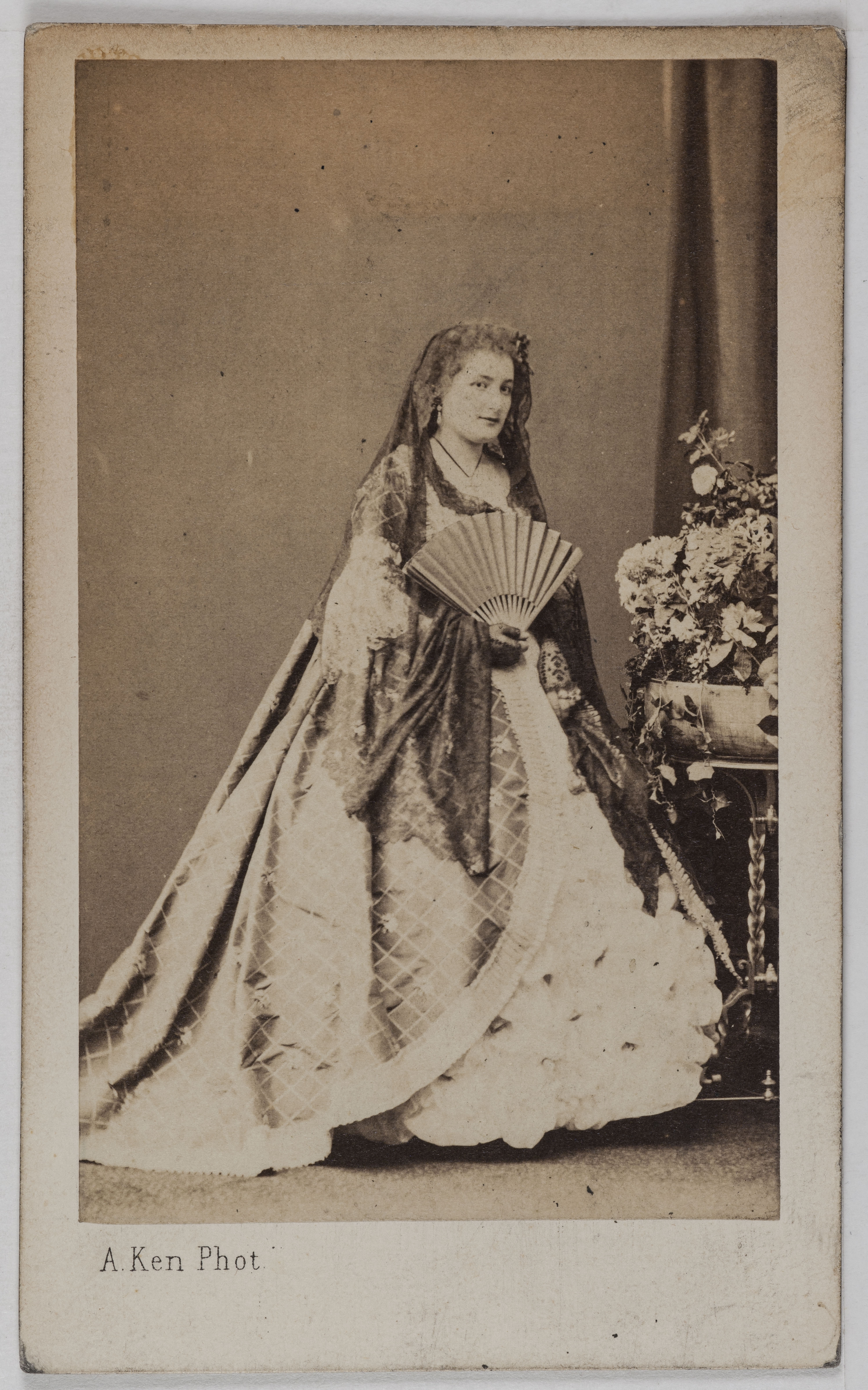 Alexandre Ken, Portrait de Loye Hélène, (actrice)