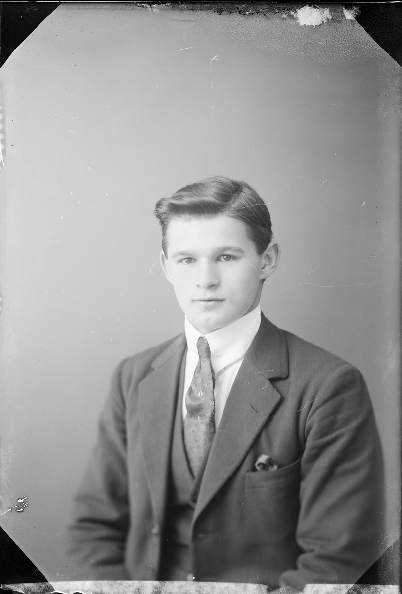 Skötsner-Edhlund, Ateljéporträtt - Helmer Södergren från Johannisfors, Forsmark socken Uppland 1921