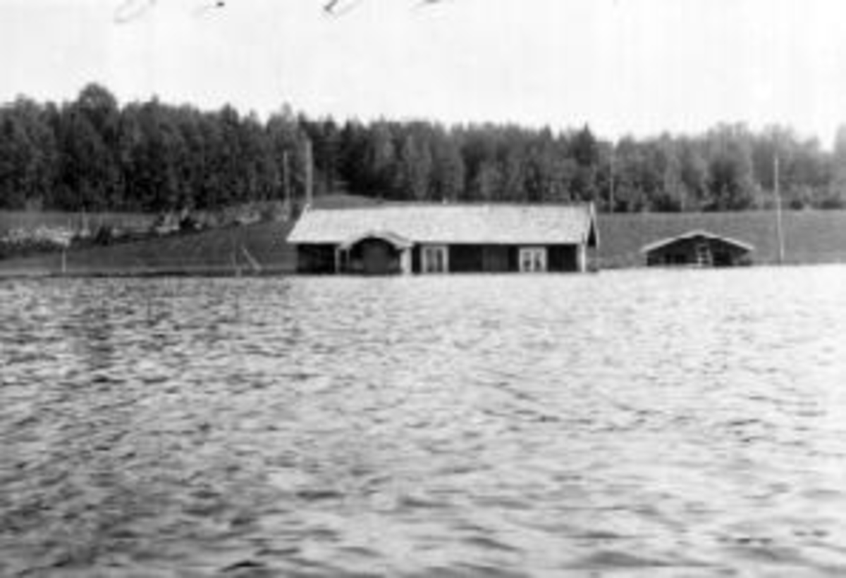 Anno Domkirkeodden, Strandbakken, Moelv ved flommen i Mjøsa. 1927.