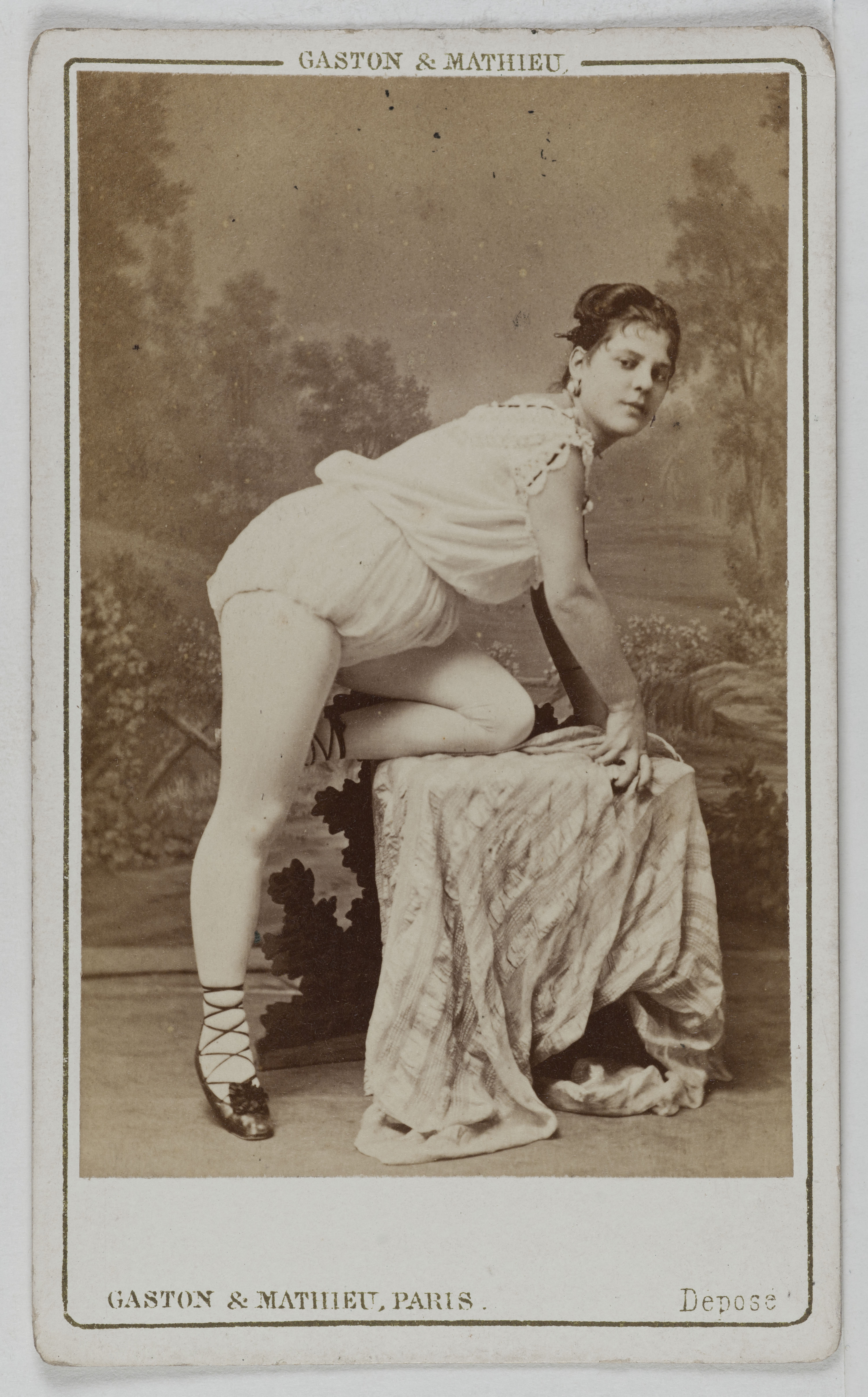 Mathieu & Cie Gaston, Portrait de Levesque Paula, (actrice)