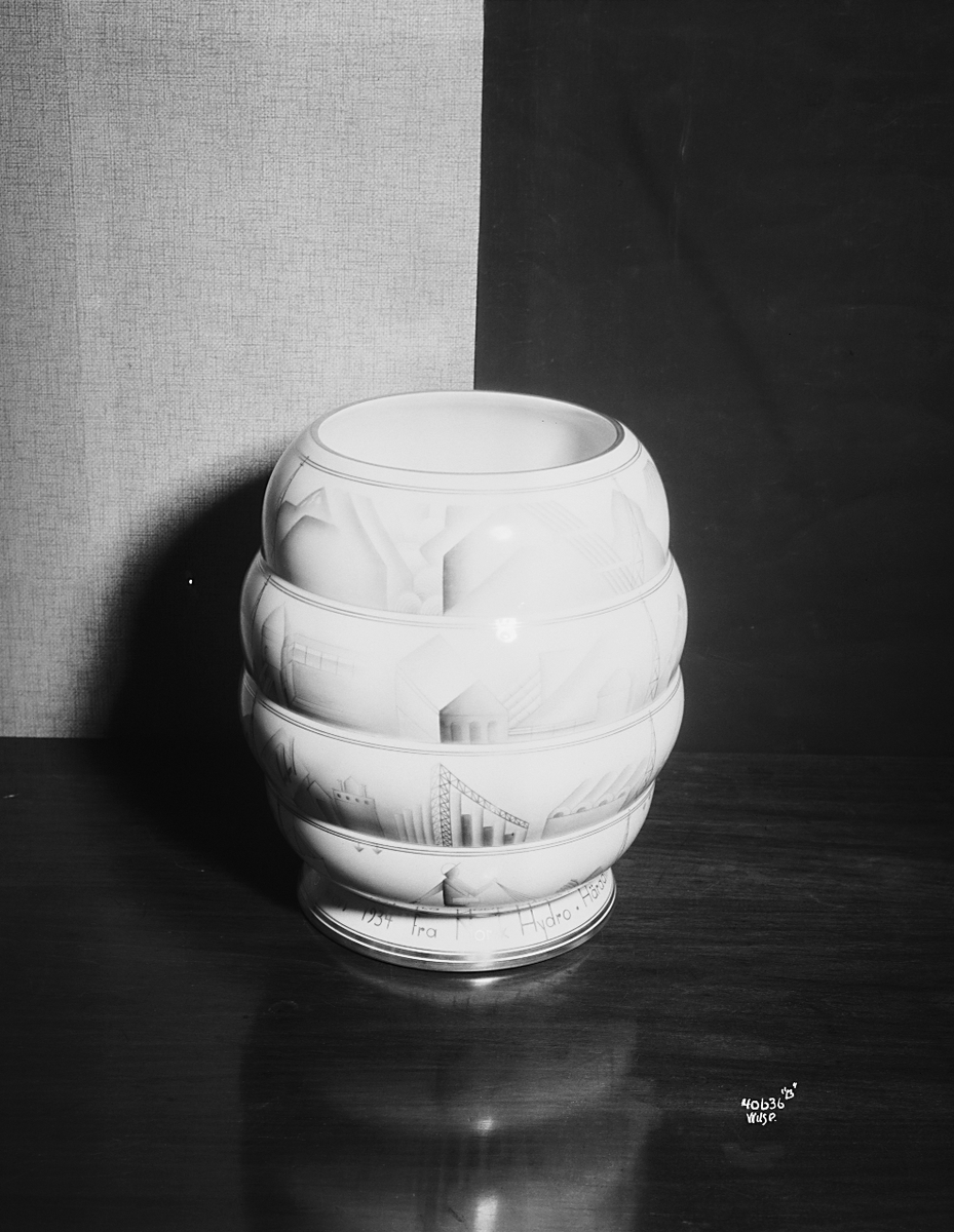 Anders Beer Wilse, Prot: Porsgrund Porselæn Hydros vase