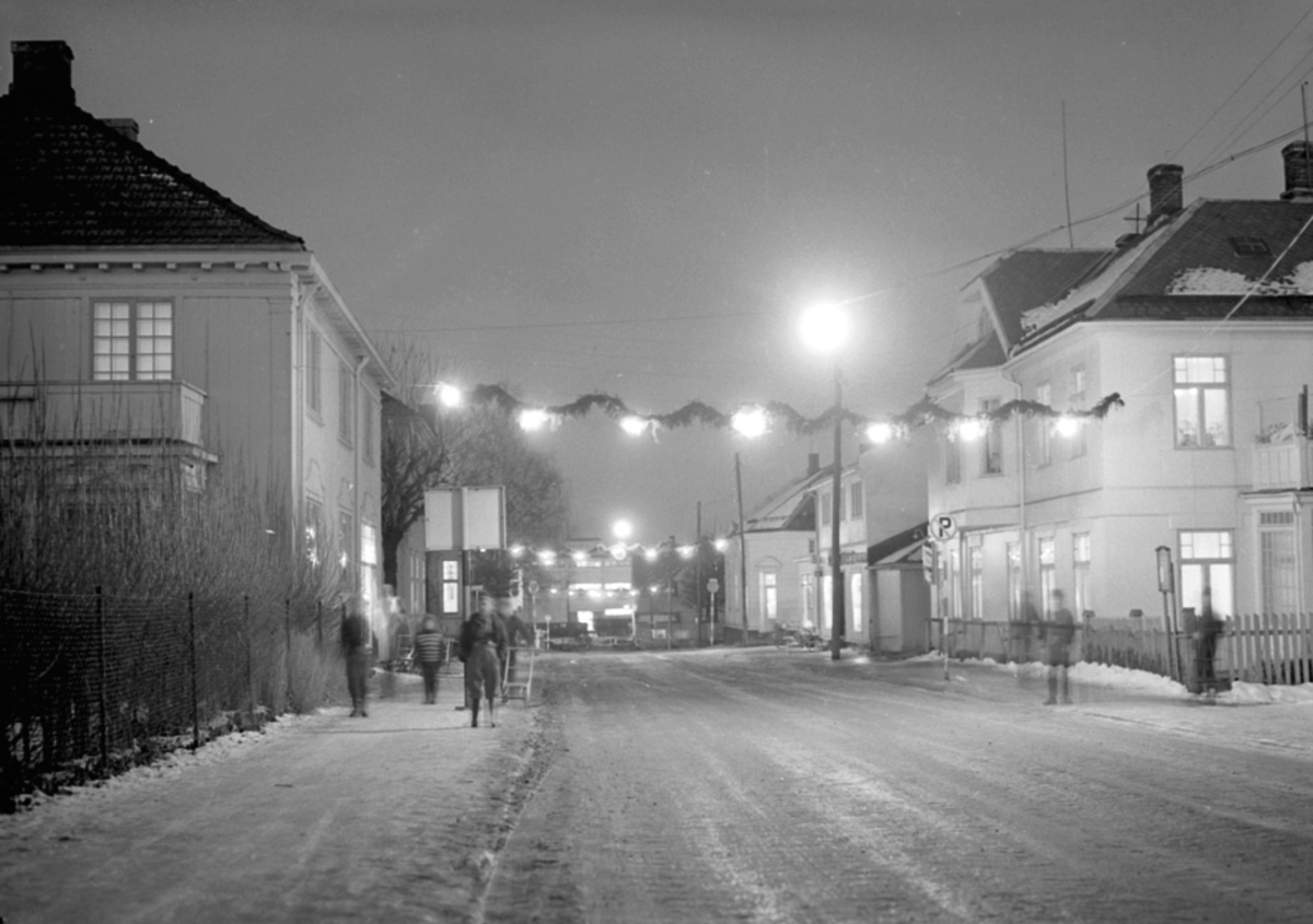 Anno Domkirkeodden, JULEGATE STORGATA. , STANGE, LYS, KVELD, VINTER, FOLK, SPARK