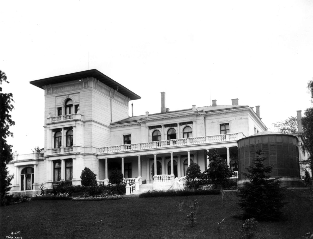 Anders Beer Wilse, Skøyen hovedgård, Oslo 1903. Huset sett fra parken.