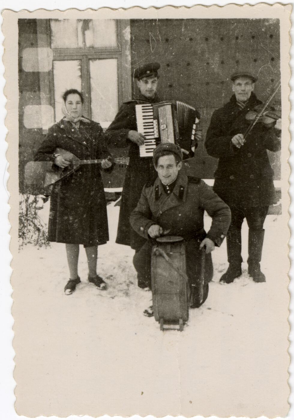 Unknown artist, Vienos šeimos muzikantai