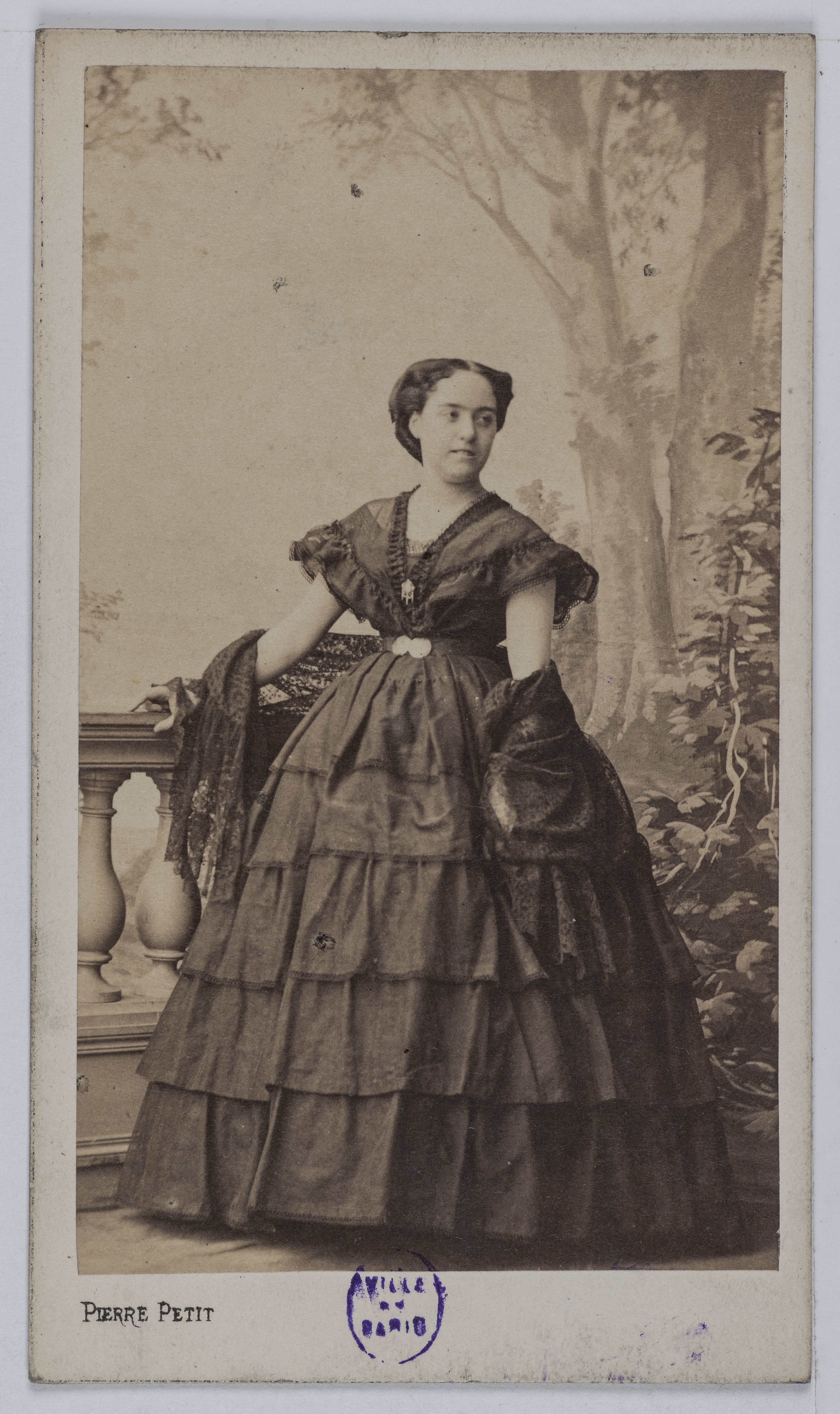 Pierre Petit, Portrait de Marie Edile Riquier (1832-1911), actrice au Théâtre du Gymnase en 1850 et à la Comédie Française entre 1856 et 1884.