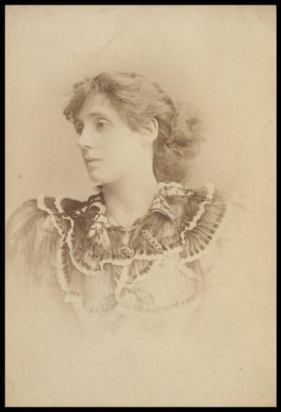 London Stereoscopic and Photographic Company, Guy Little Theatrical Photograph