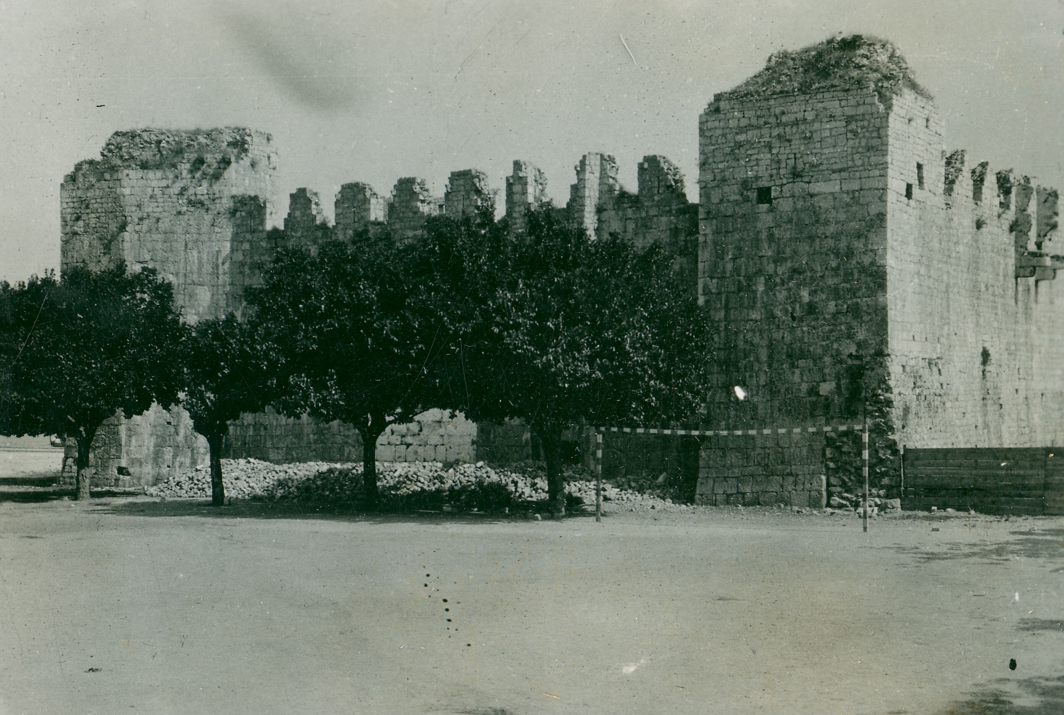 Većeslav Henneberg, Trogir - Kaštel Kamerlengo