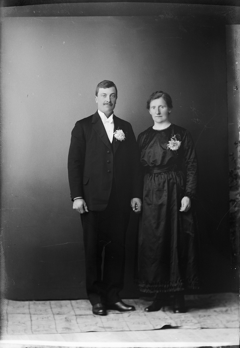 Skötsner-Edhlund, Brudparet Karlsson från Annö, Valö socken, Uppland 1921