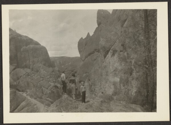 Louis Fleckenstein, [Figures in Mountains]