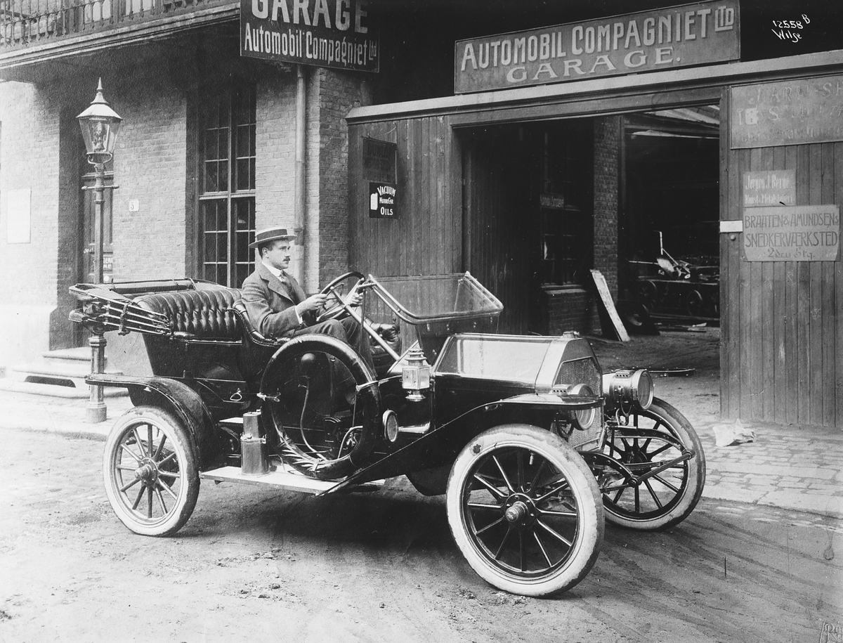 Anders Beer Wilse, Prot: Aurora garage