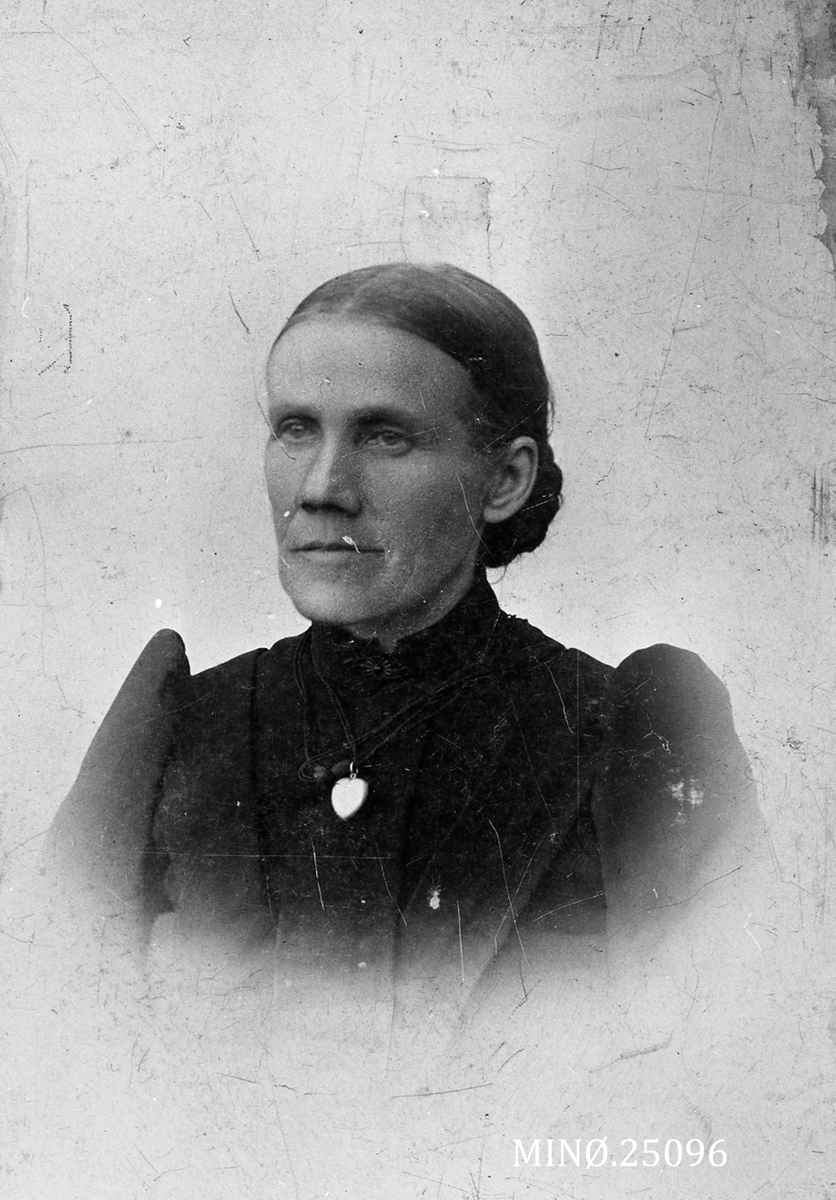 Henrik Augustinsson Stinessen, Portrett av kvinne - Marit Kjøllmoen