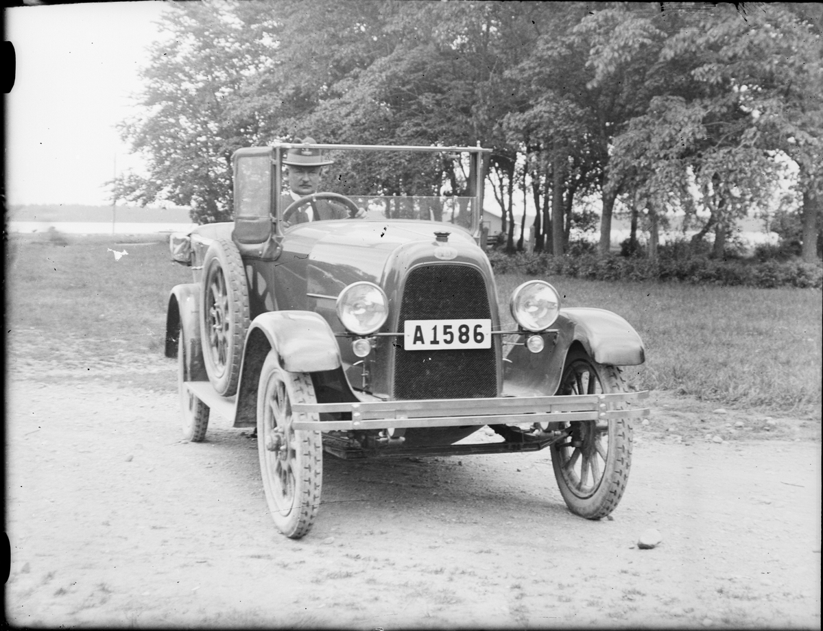 Skötsner-Edhlund, Man i bil, Sjötorget, Östhammar, Uppland