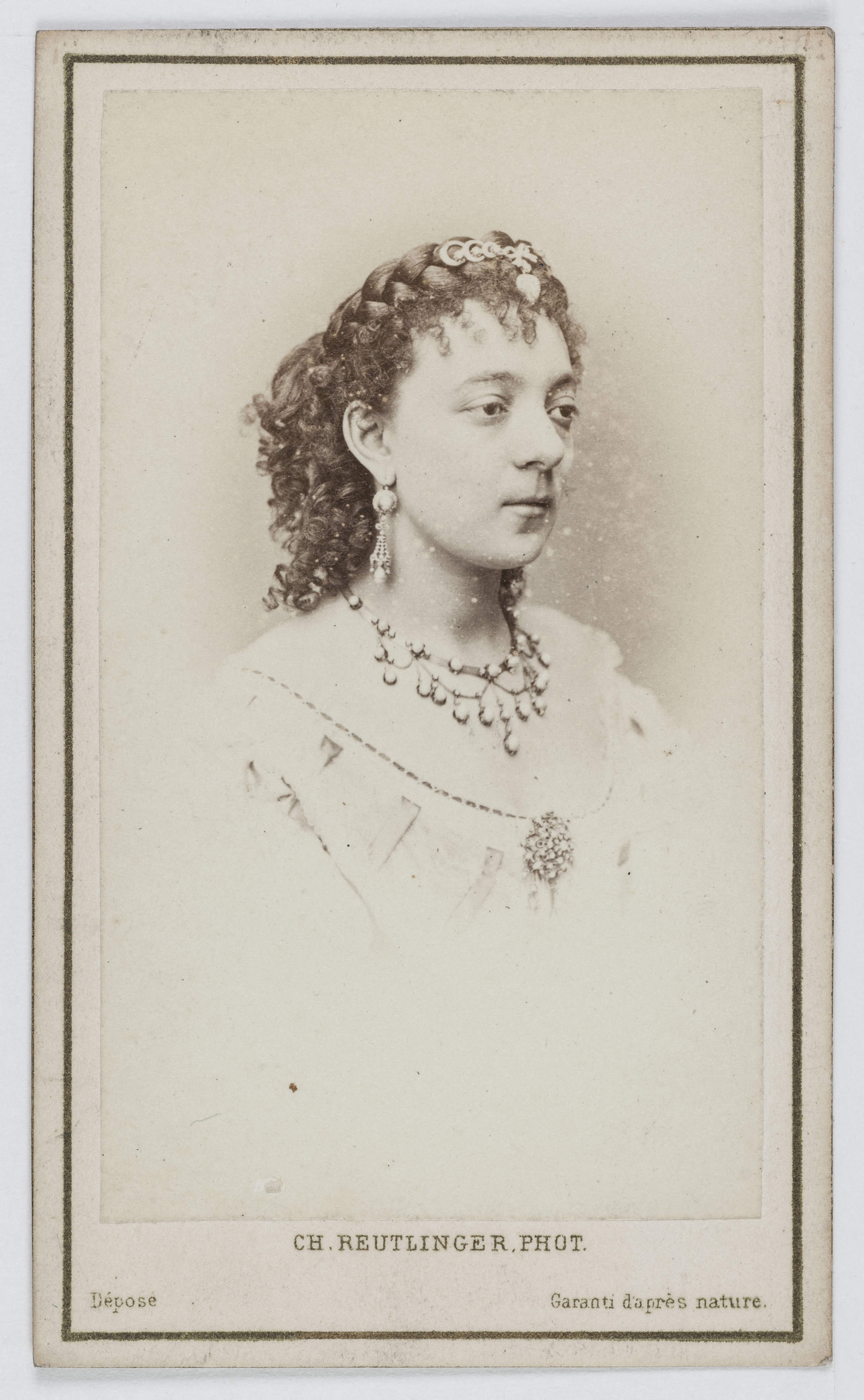 Charles Reutlinger, Portrait de Mademoiselle Goret, dite Mademoiselle Silly, sœur de Delval et actrice au Théâtre des Variétés en 1869 et au Théâtre de la Porte Saint Martin.