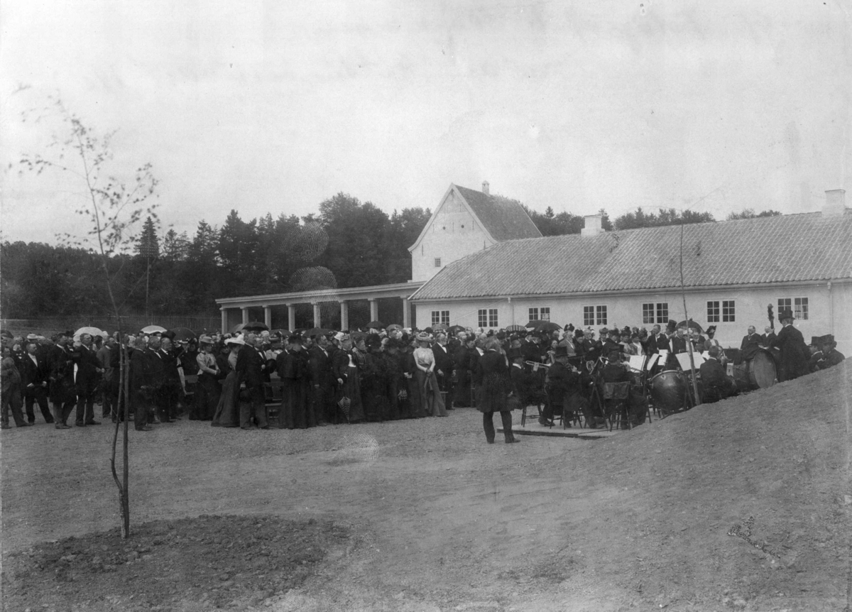 Narve Skarpmoen, Den Kulturhistoriske utstilling 1901. Åpningen.