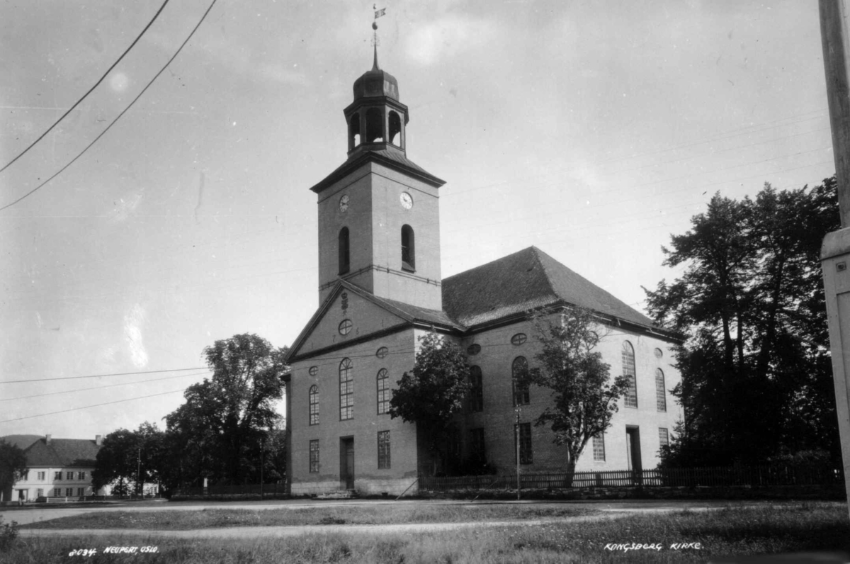 Hermann Christian Neupert, Kongsberg kirke, Buskerud 1930. Trær. Bebyggelse.