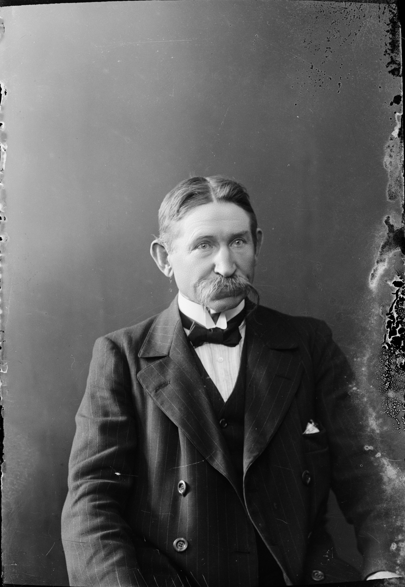 Skötsner-Edhlund, Ateljé Portrait - Man, Östhammar, Uppland