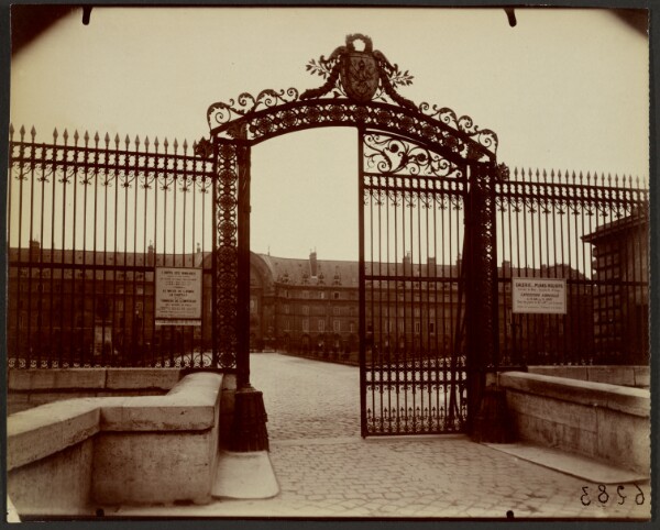 Eugène Atget, Grille, Invalides / (Grillwork, Hôtel des Invalides, Paris) / (Grilles de l'hôtel des Invalides)