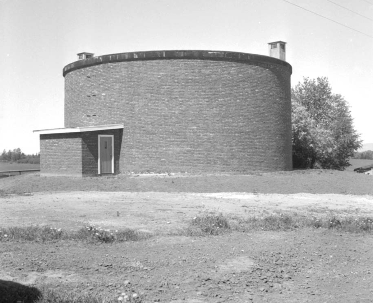 Anno Domkirkeodden, STANGE KOMMUNE, VANNVERKET, VANNBASENG, EKSTERIØR: GRØNSTAD