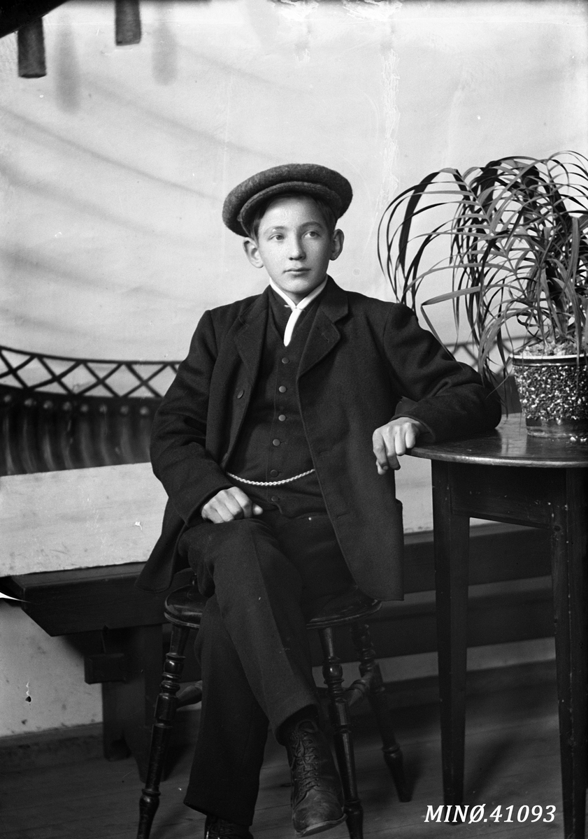 Oscar Holte, Portrett av gutt - P. Moseng