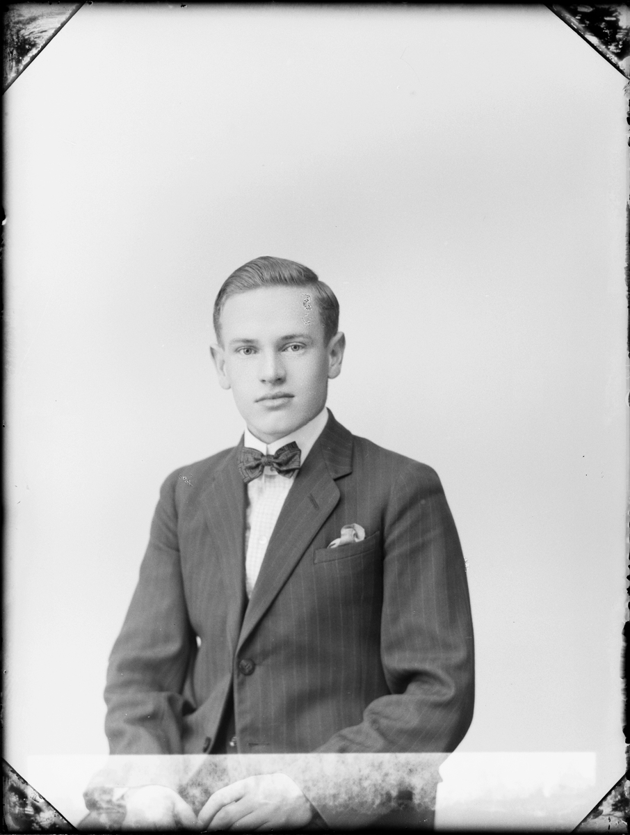 Skötsner-Edhlund, Ateljé Portrait - Gunnar Karlsson, Östhammar, Uppland