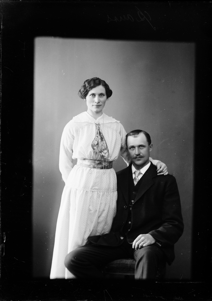 Skötsner-Edhlund, Ateljéporträtt - man och kvinna, Östhammar, Uppland