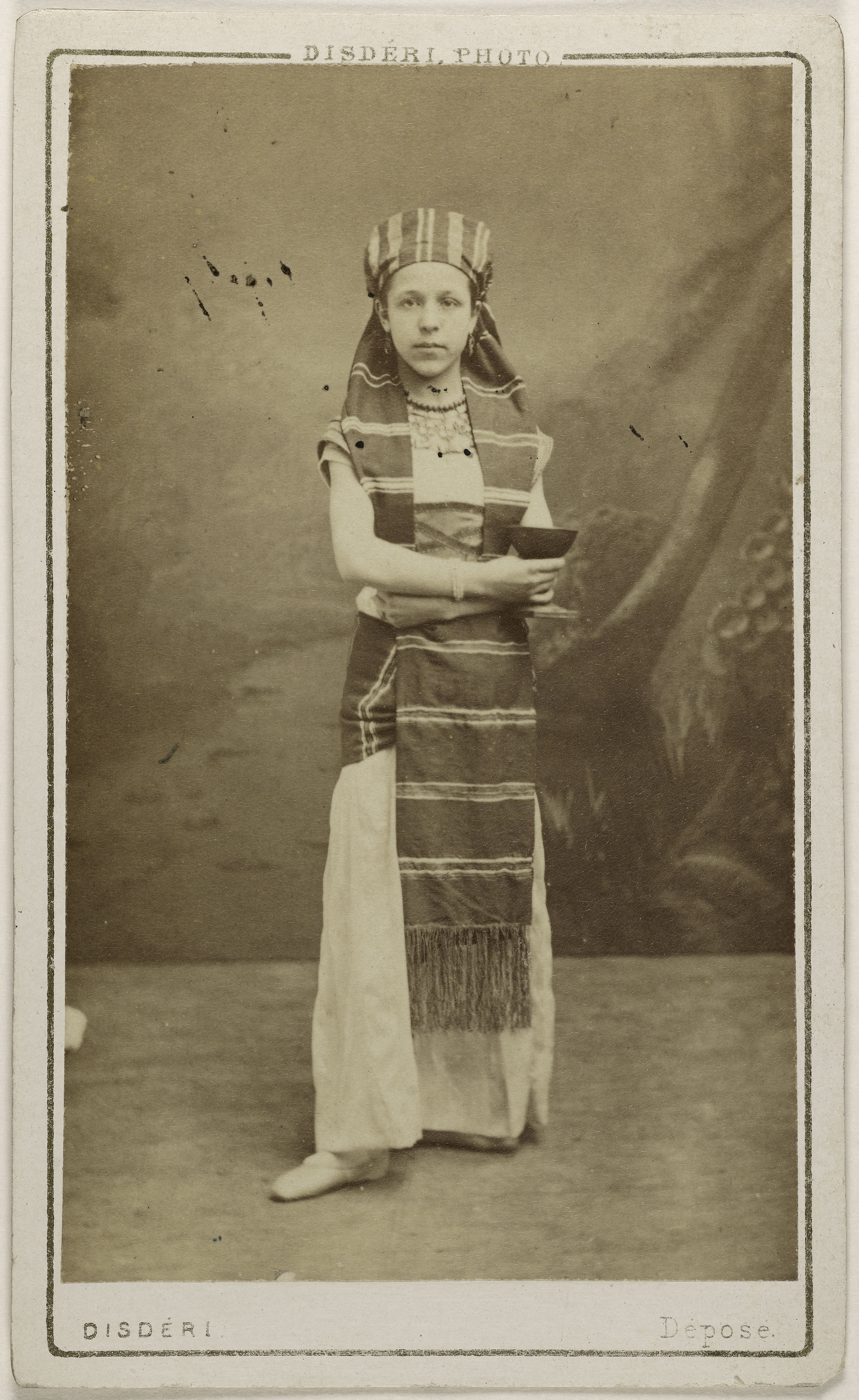 André-Adolphe-Eugène Disdéri, Portrait de Béchade, (danseuse)