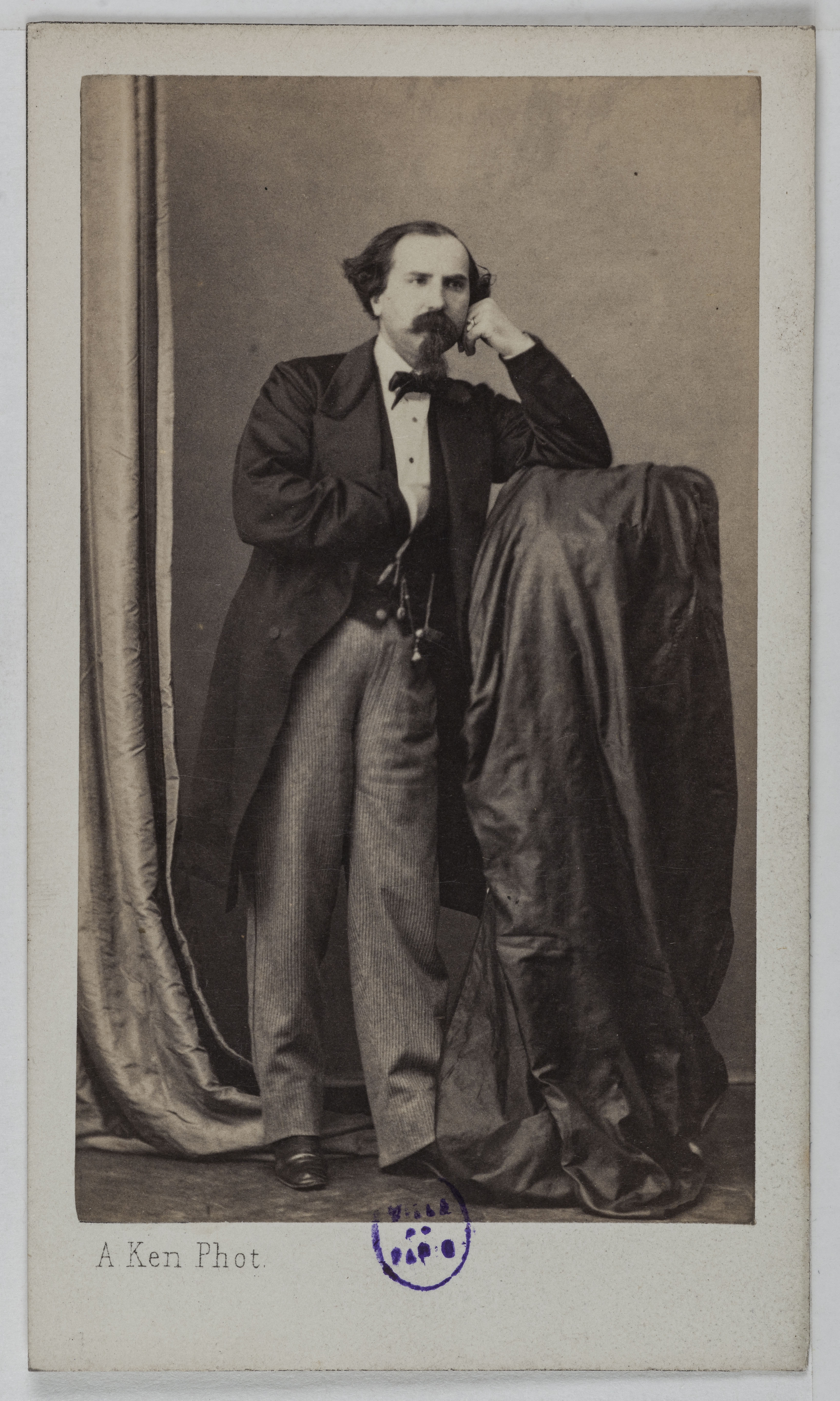 Alexandre Ken, Portrait d'Emile Naudin, chanteur ténor léger au théâtre des Italiens en 1862 et à l'Opéra en 1865.