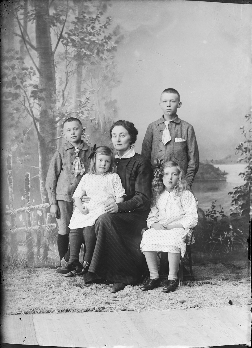 Skötsner-Edhlund, Ateljé Portrait - Nilsson-Halloff family from Östhammar, Uppland