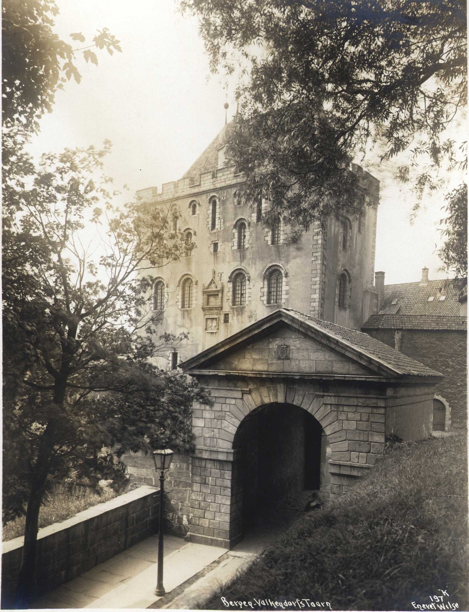 Anders Beer Wilse, Valkendorfs Tårn, Bergen, Hordaland. Fotografert 1912.