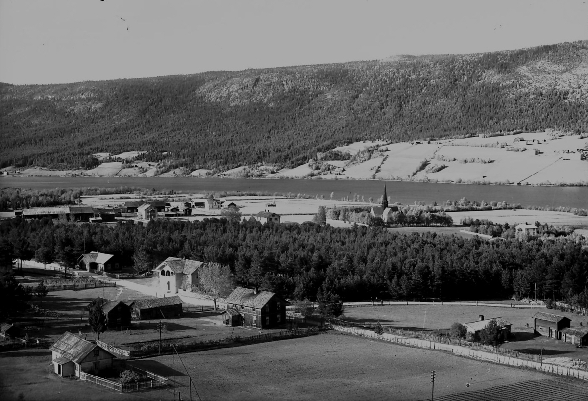 Per K. Lien, Oversiktsbilde: Otnes, Lomnessjøen.