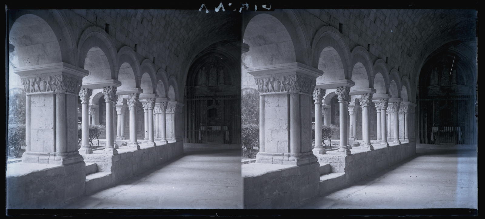 Desconegut, [Cathedral Cloister]