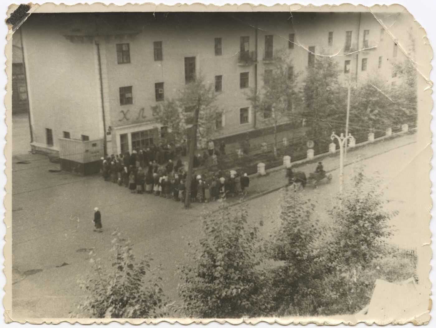 Nežinomas autorius, Eilė prie duonos