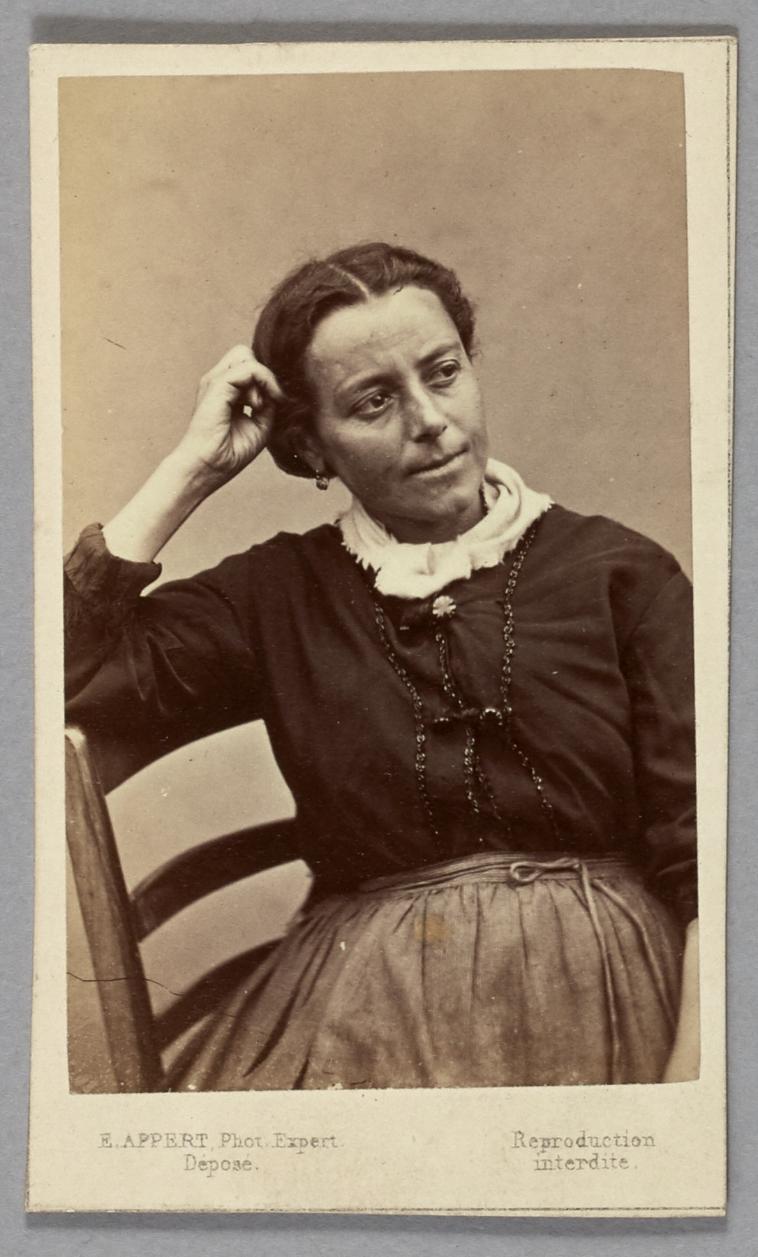 Ernest Charles Appert, Portrait de Grivot (ou Grivat) Marie, pris à la prison des Chantiers à Versailles. Commune de Paris, 1871.
