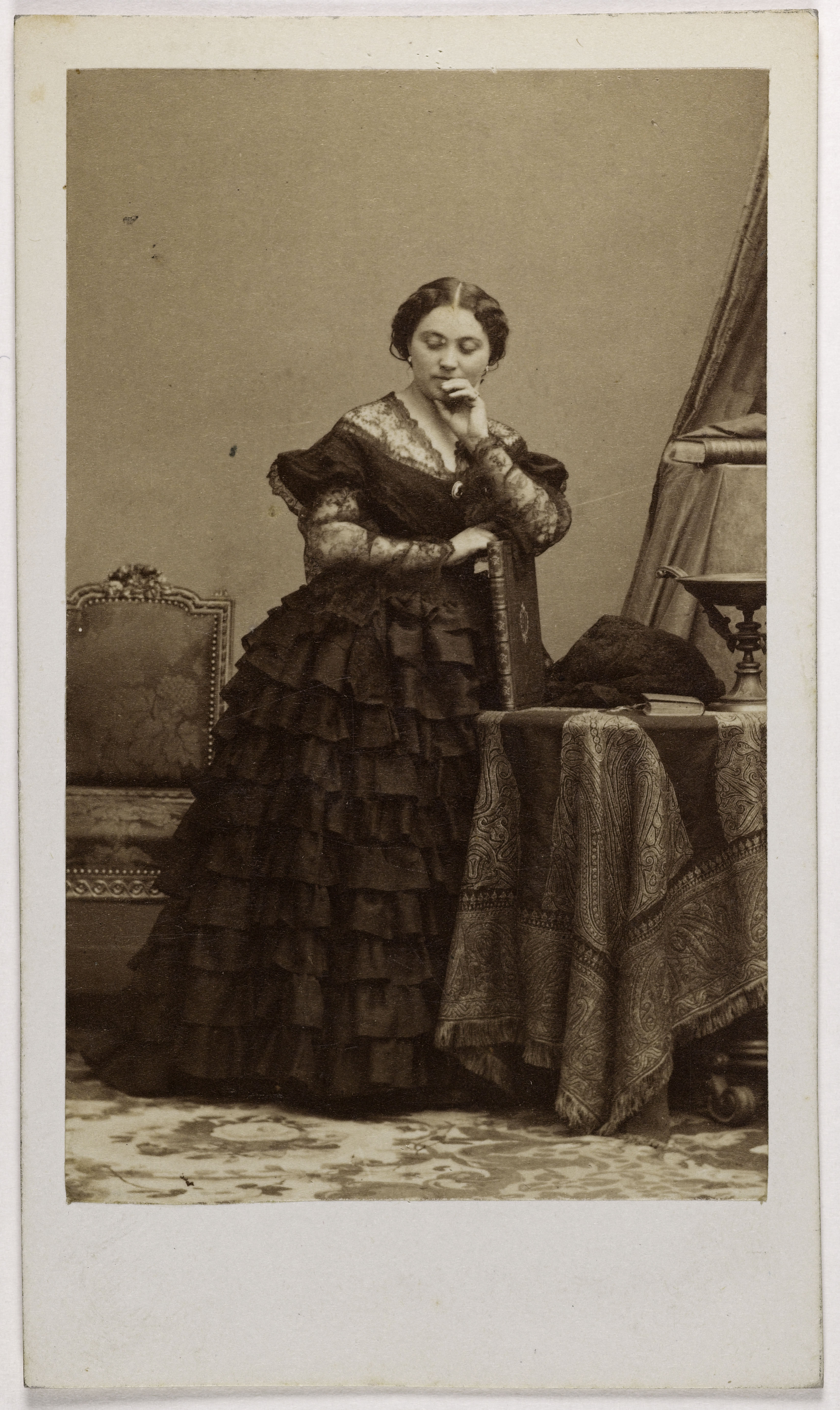 Disderi & Cie, Portrait de Mme Bodin (actrice au théâtre du Vaudeville et au Gymnase)