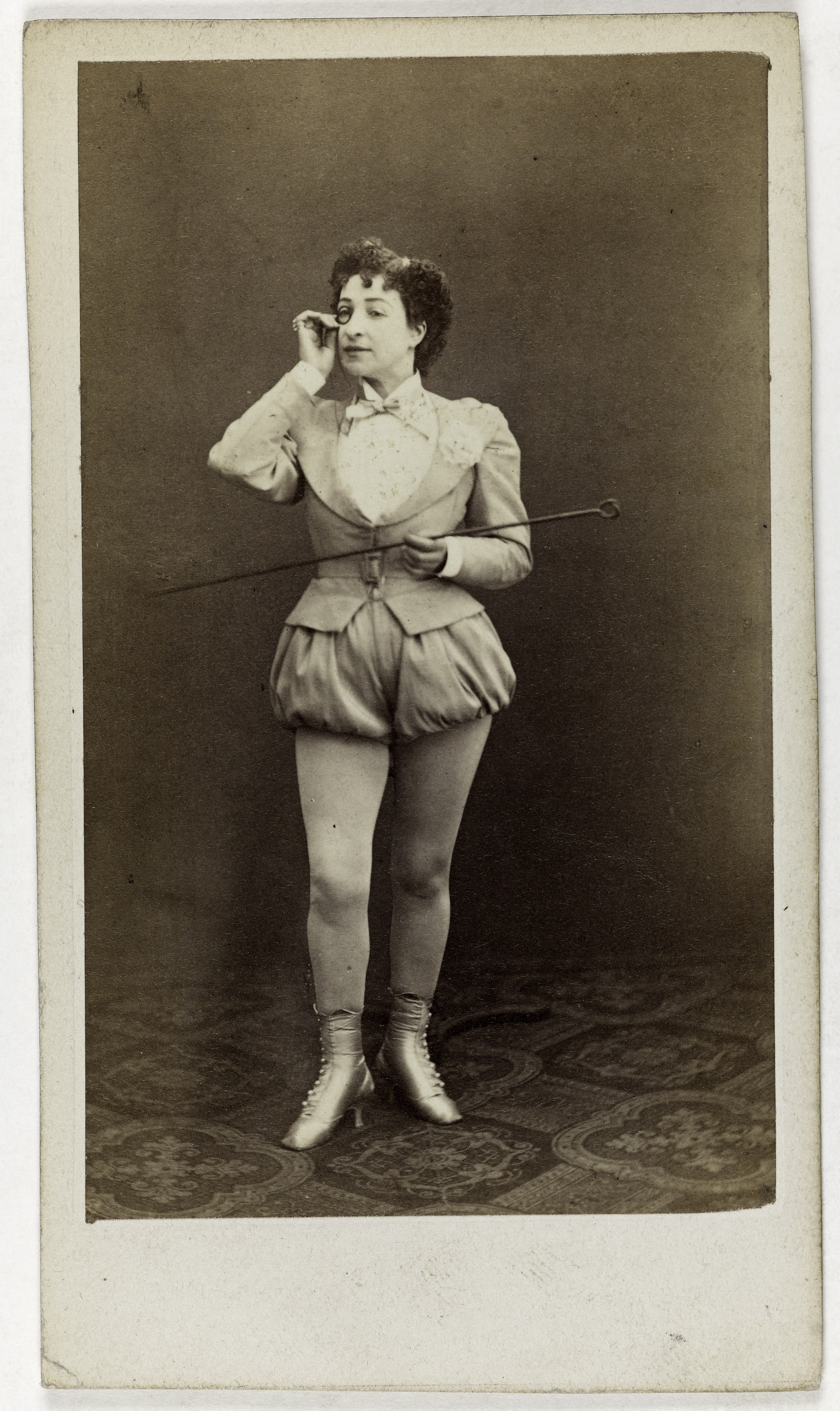 Numa Fils, Portrait de Céline Moyse (ou Moïse), actrice au Théâtre des Délassements-Comiques en 1857, au Théâtre des Variétés de 1860 à 1863 et au Théâtre de Déjazet de 1864 à 1865.