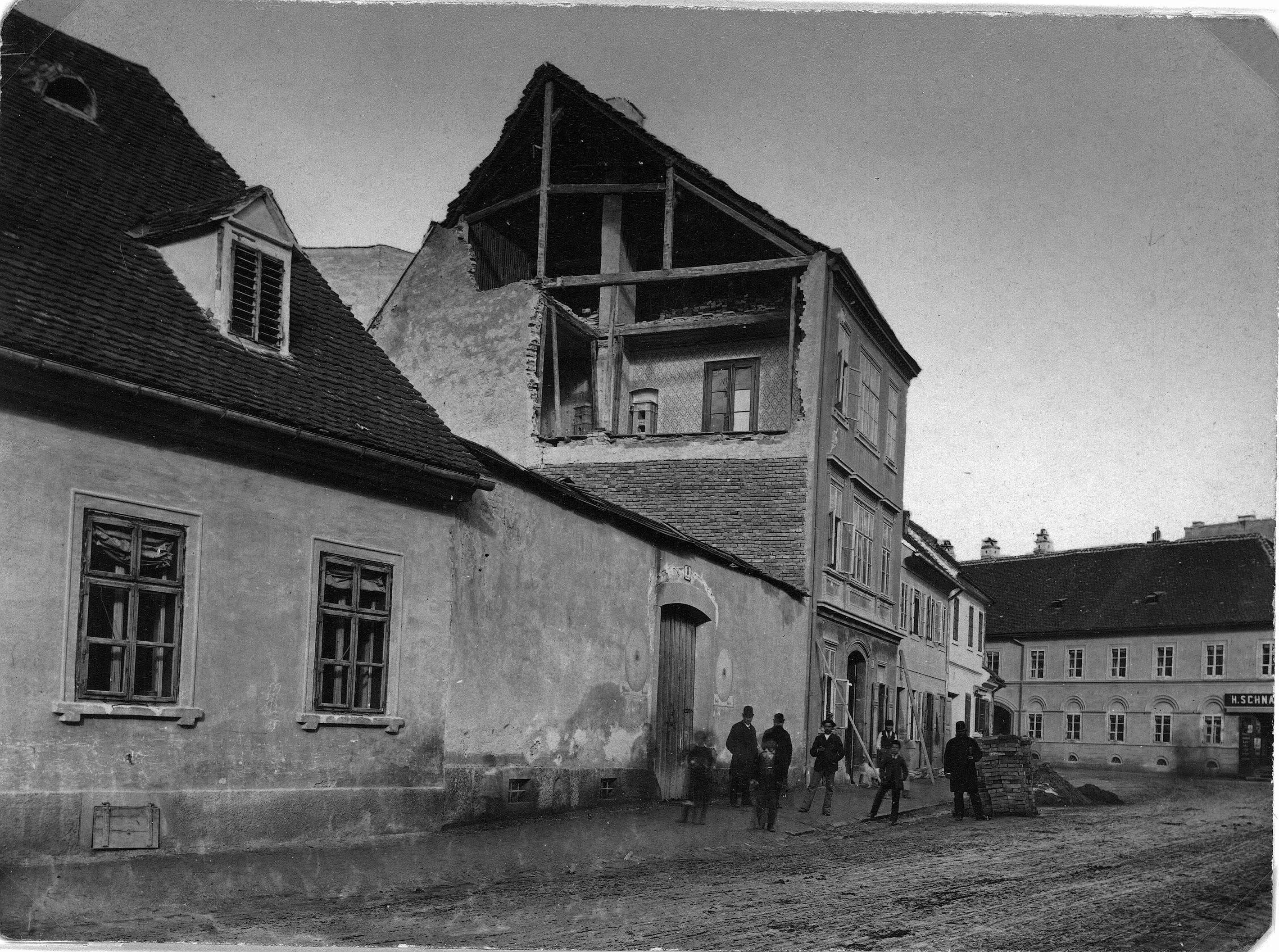 Ivan Standl, Zagreb, Teslina ulica (nekoć Marovska, potom Nikolićeva), dio ulice neposredno nakon potresa