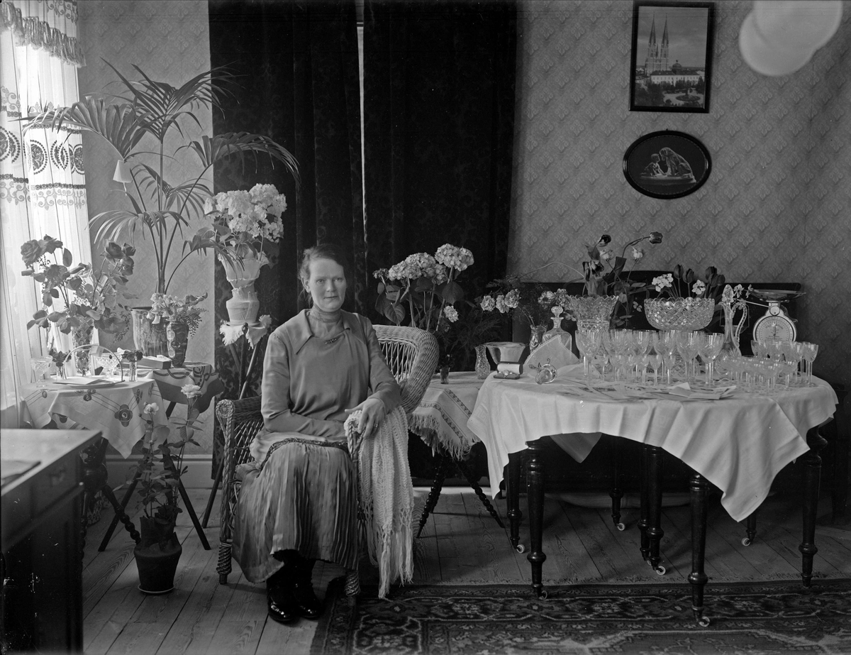 Paul Sandberg, Födelsedagsporträtt - kvinna, sannolikt Uppsala, före 1930