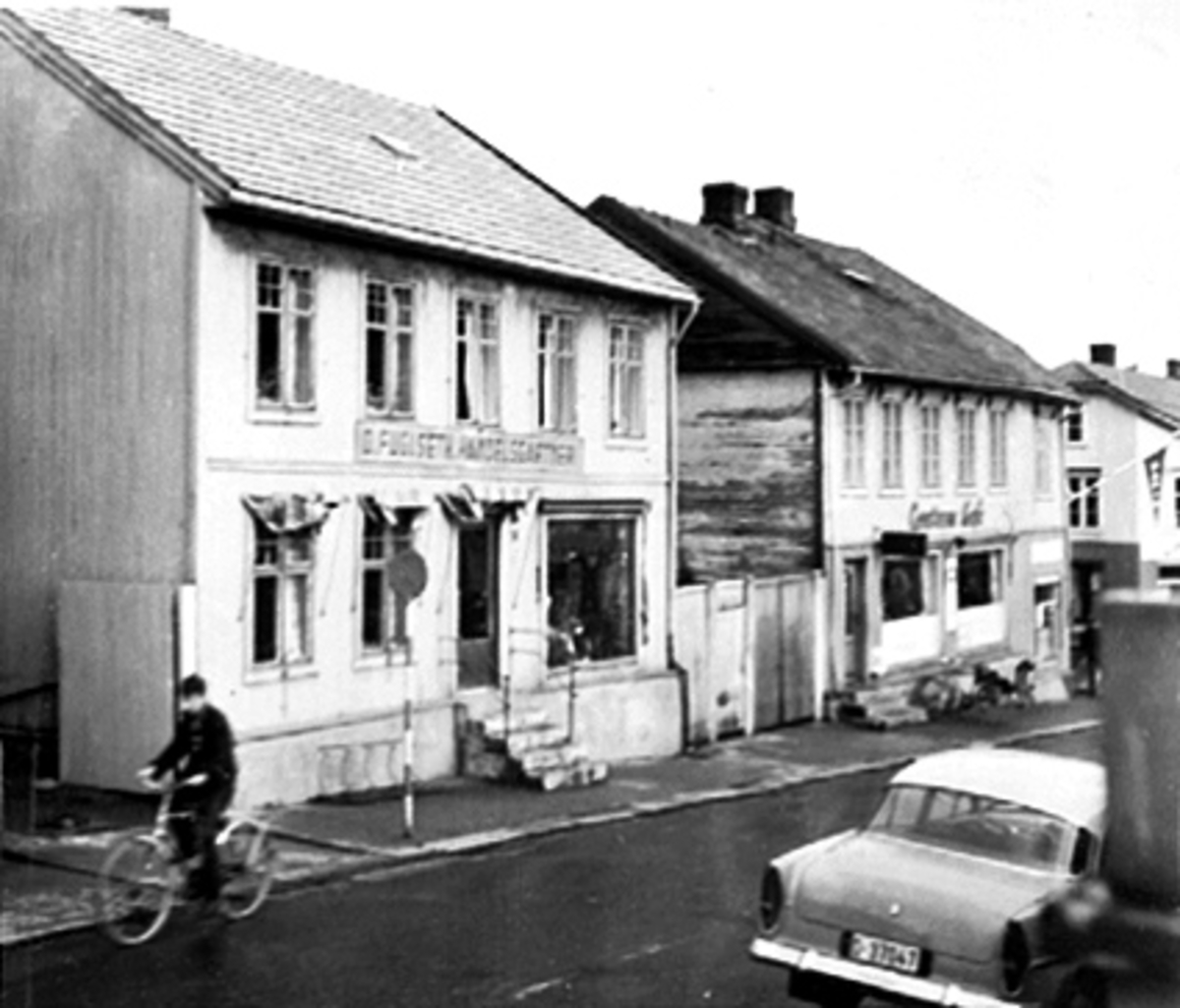 Anno Domkirkeodden, EKSTERIØR, GRØNNEGATE 43 OG 41, O. FUGLSETHS HANDELSGARTNER OG CENTRUM KAFE