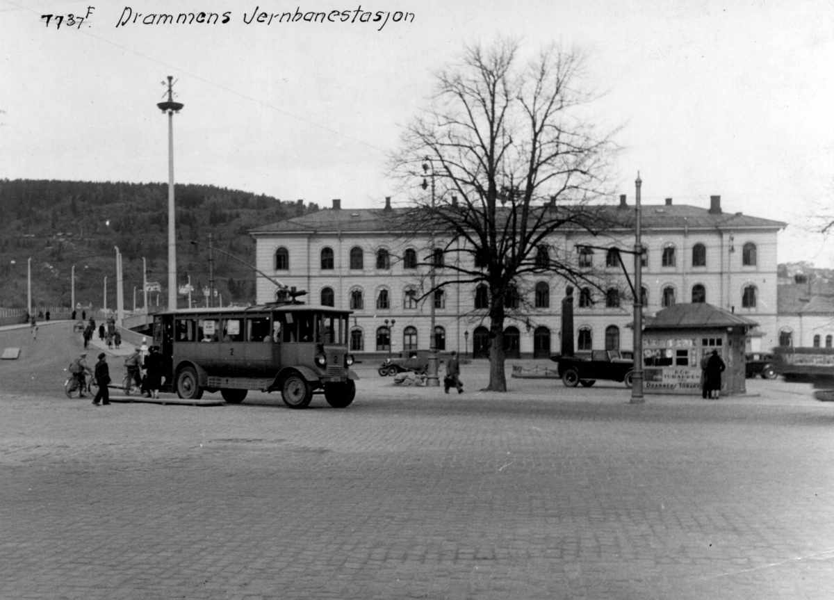 Anders Beer Wilse, Samferdsel, bil, jernbane, Drammens jernbanestasjon.