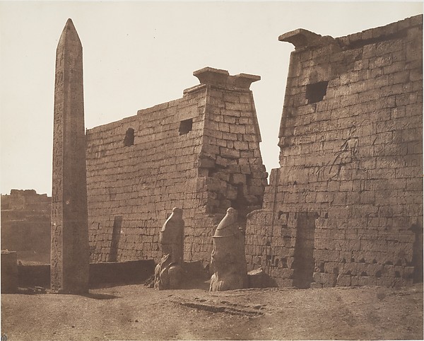 Félix Teynard, Louksor (Thèbes), Construction Antérieure - Pylône Colosses et Obélisque