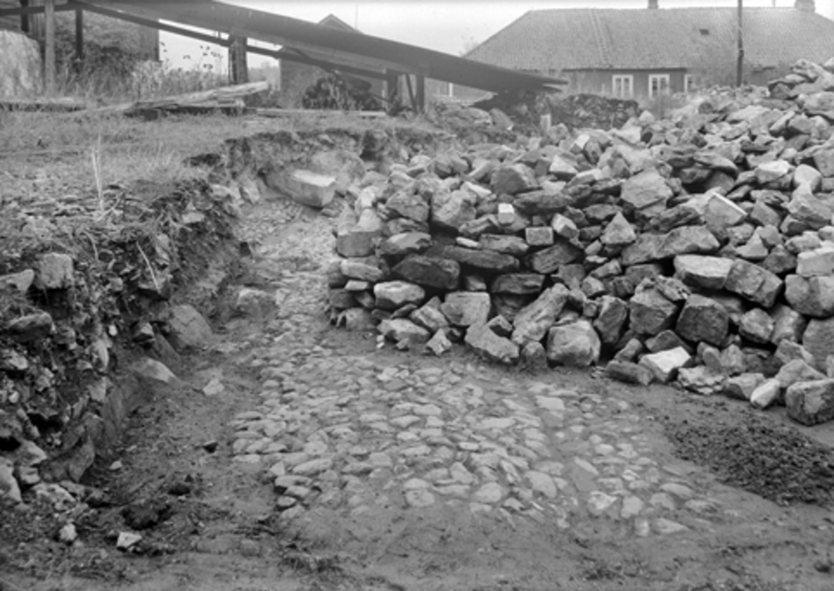Anno Domkirkeodden, HAMAR BISPEGÅRD, HAMARKAUPANGEN, BORGGÅRDEN, STORHAMARLÅVEN, DOMKIRKEODDEN, ARKEOLOGI, 13. 10. 1948, FOTO 32.