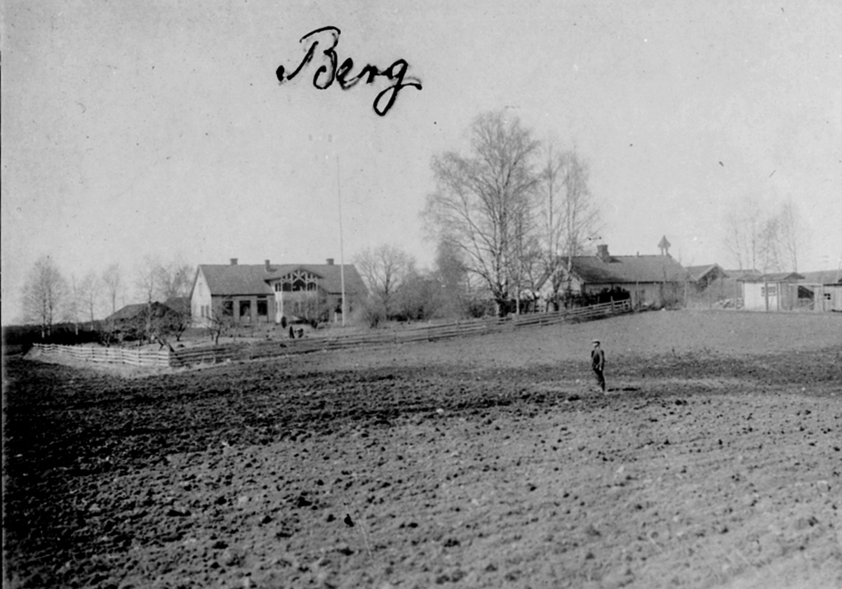 Anno Domkirkeodden, EKSTERIØR: GARDSBRUK, BERG GÅRD, ROMEDAL