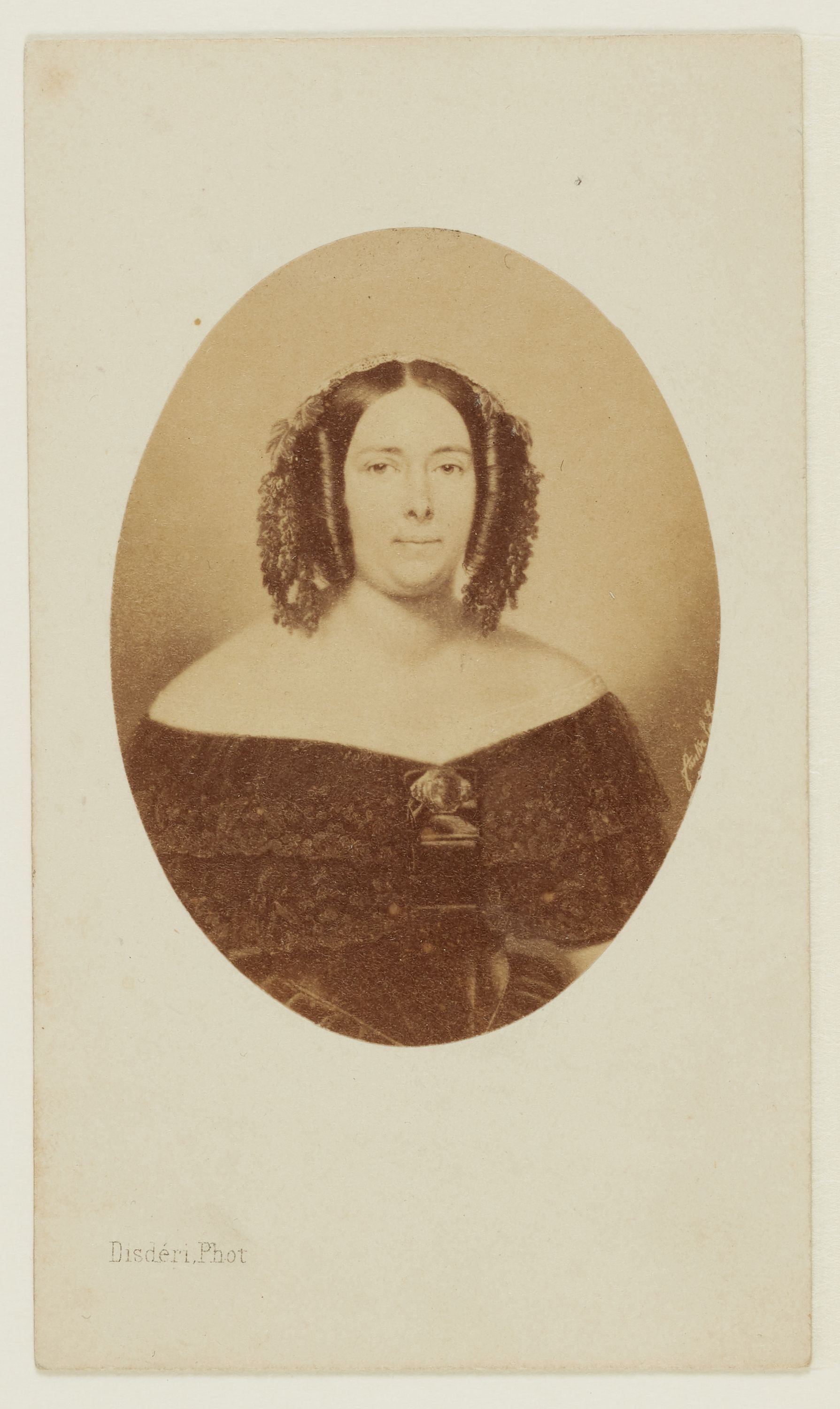 André-Adolphe-Eugène Disdéri, Portrait d'une femme en coiffure de bal