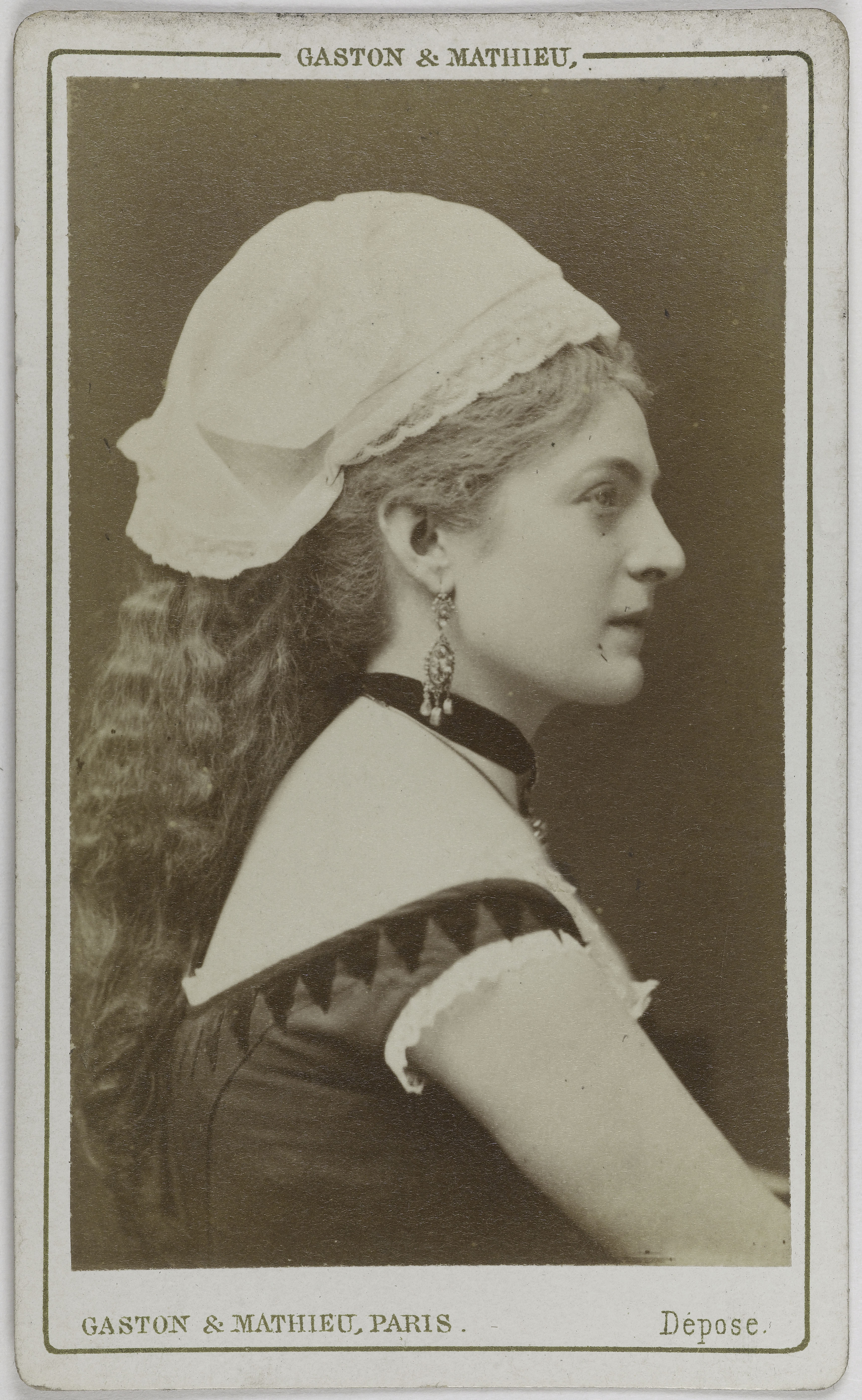 Mathieu & Cie Gaston, Portrait de Perly, (Eva Perlès, dite), (actrice)
