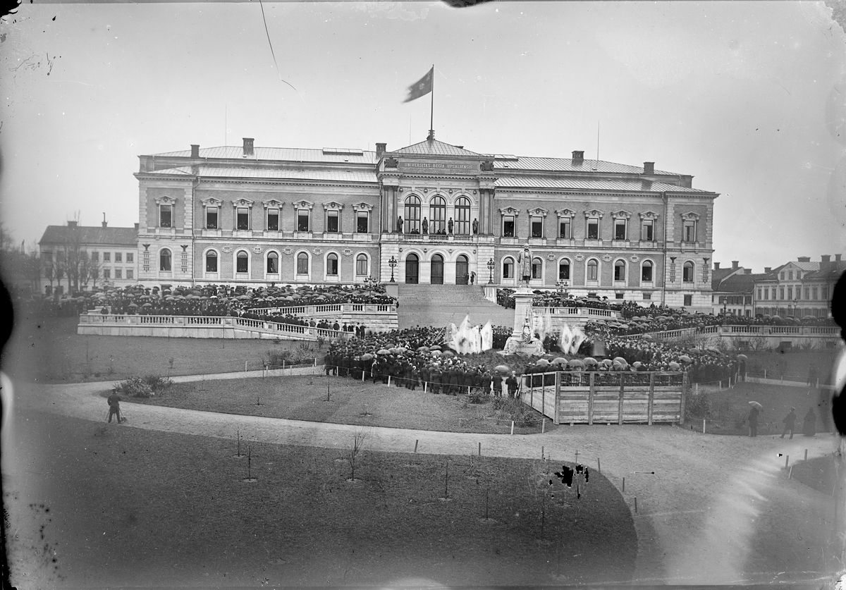 Henri Osti's Fotografiateliér, Geijerstatyns invigning, Universitetsparken, Uppsala 1889